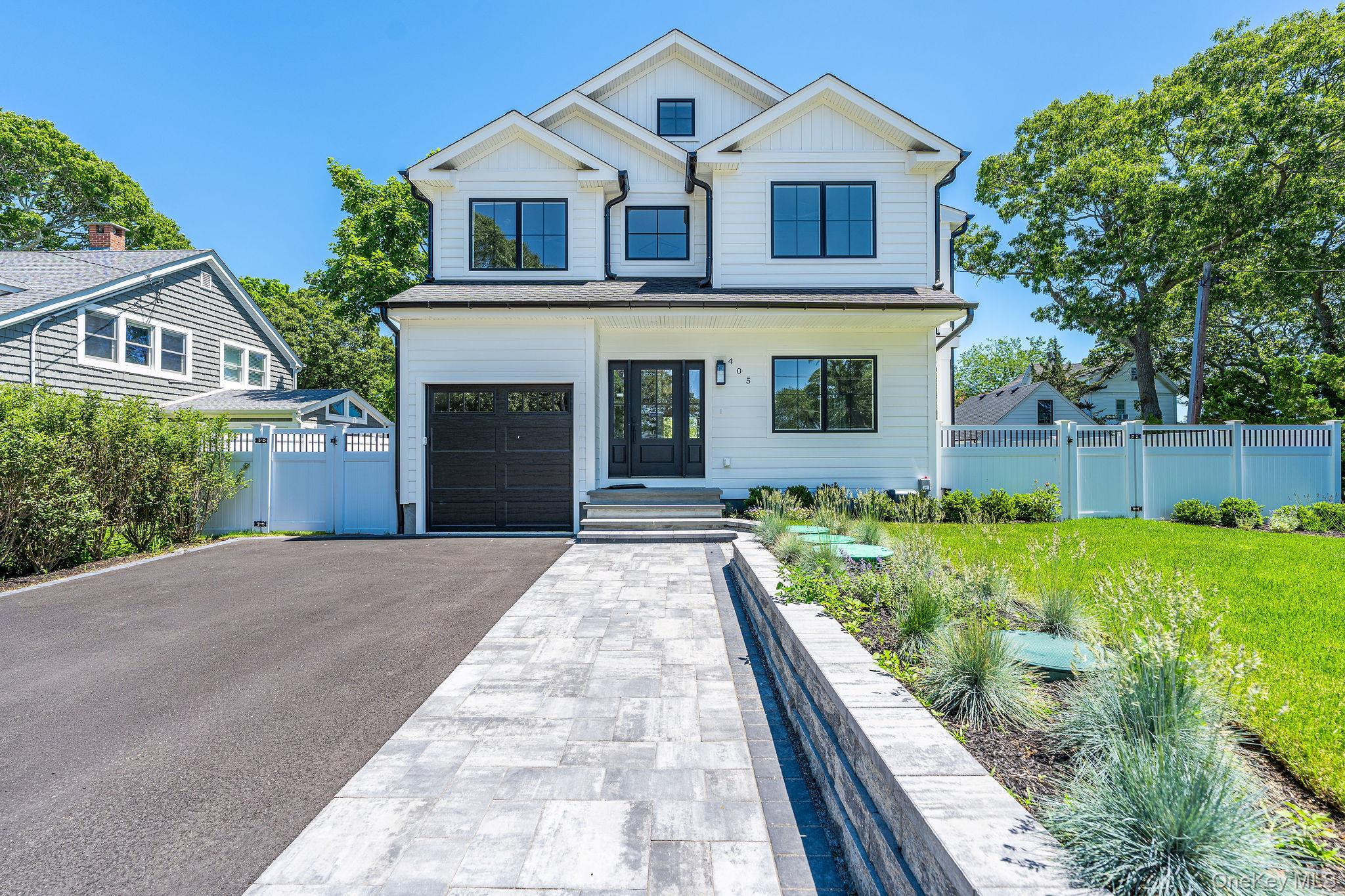 405 S Oakwood Drive, Laurel NY