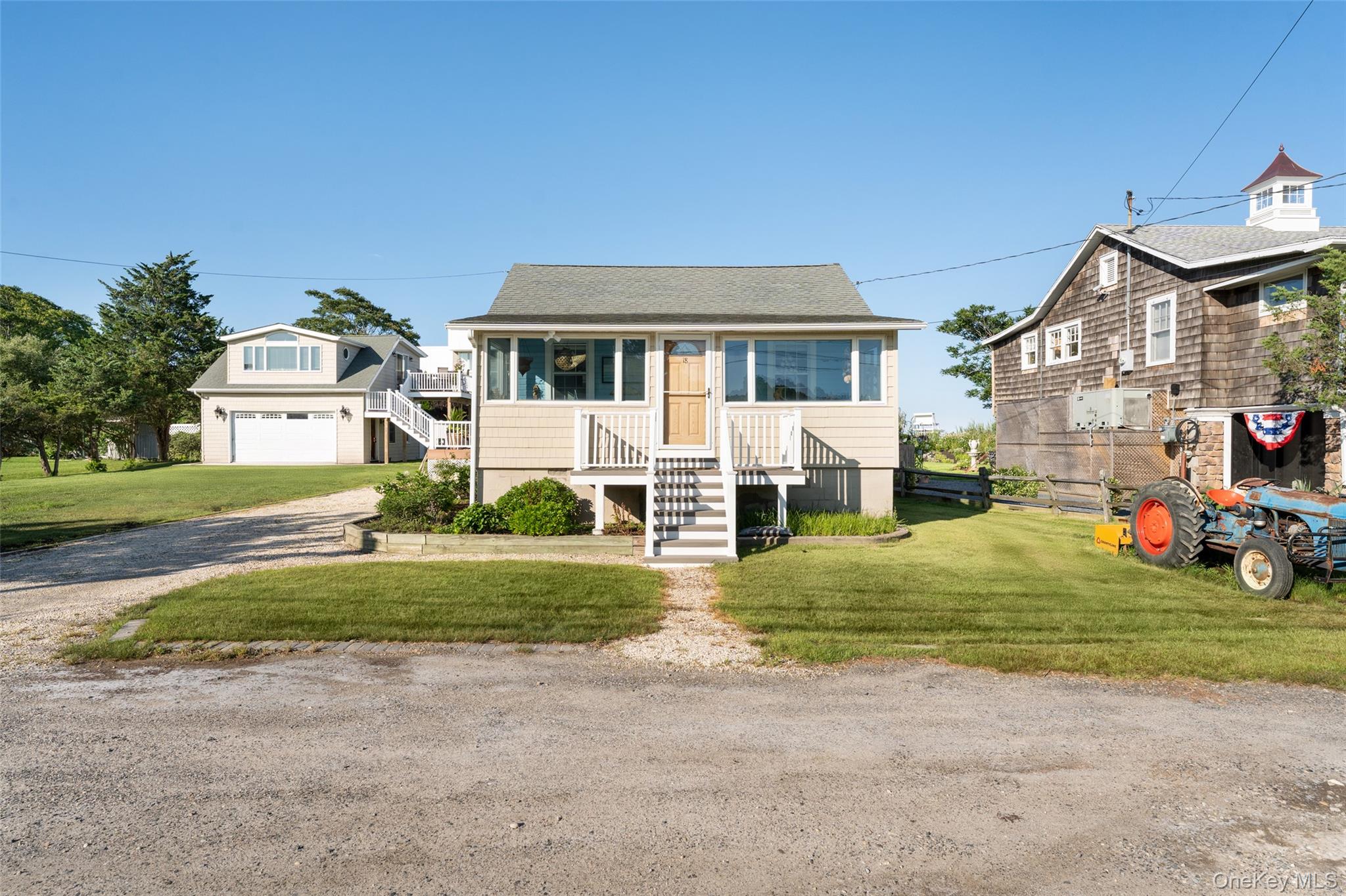 18 Beach, Laurel NY