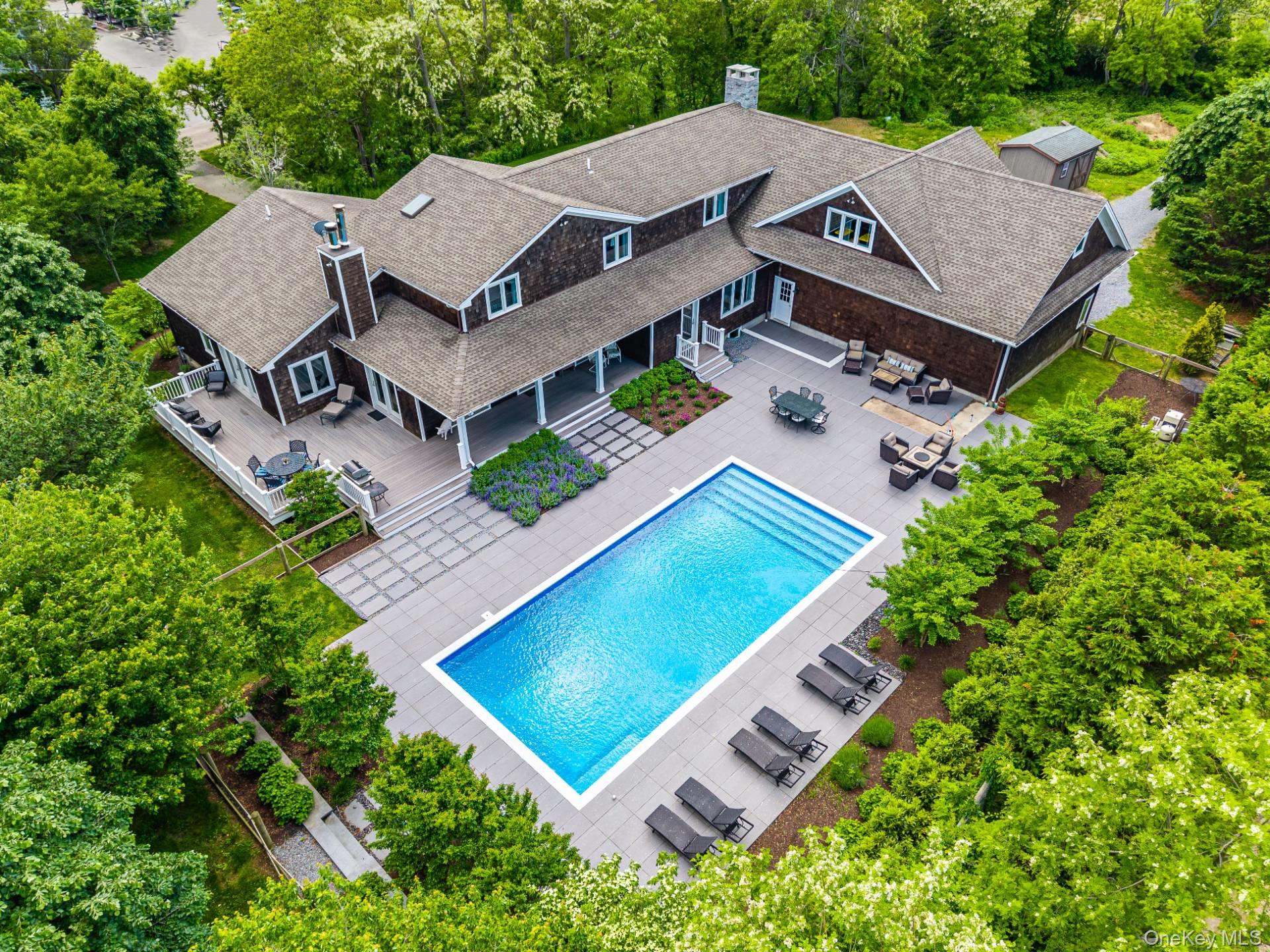 12950 Oregon Road, Cutchogue NY