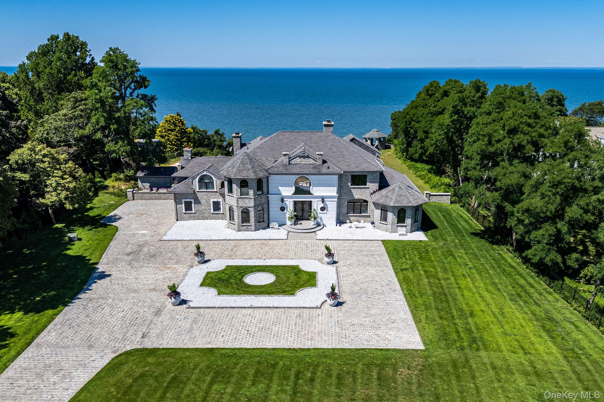 3875 Hallock Lane, Mattituck NY