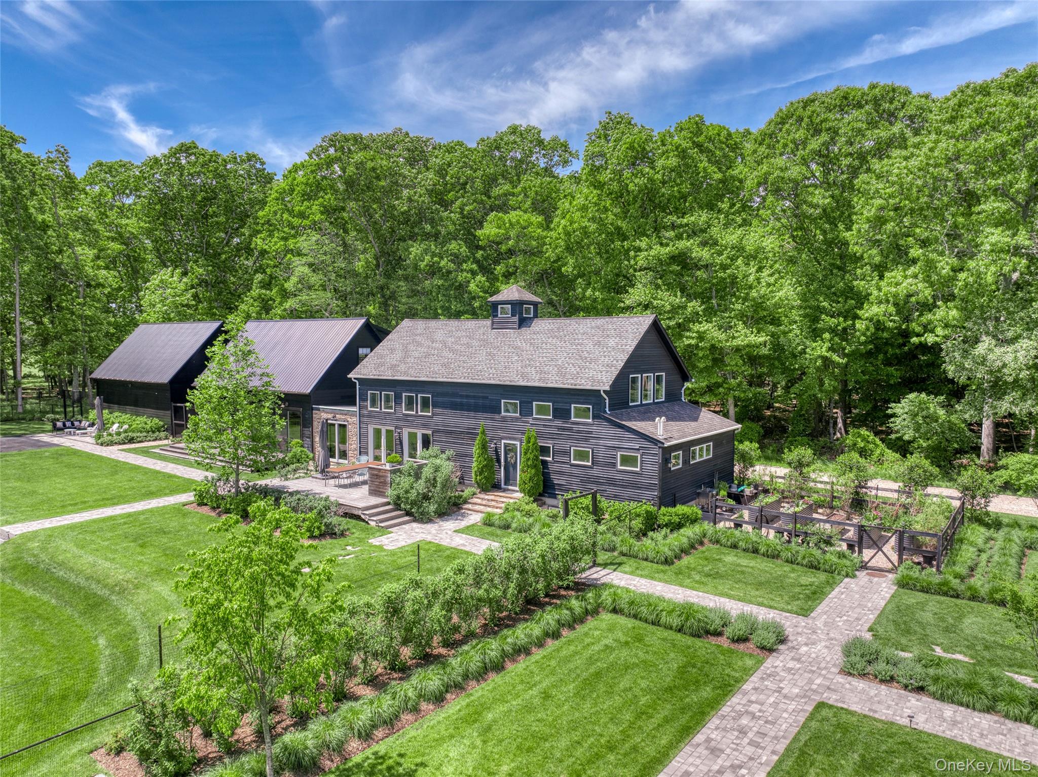 745 Golfview Court, East Marion NY